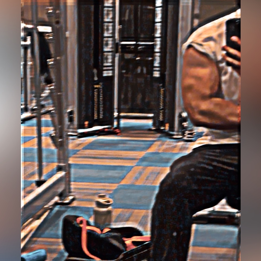 Meet your Posher, Mikael